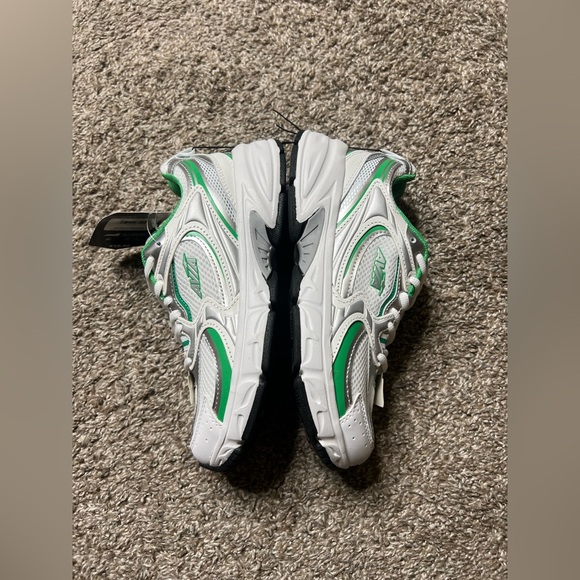 Bundle of 2 NWT and NWOT Woman’s Avia 5000 Sneakers Pink and Green - Picture 16 of 16